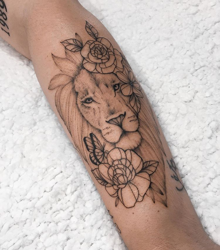 tatuagem feminina braço colorida