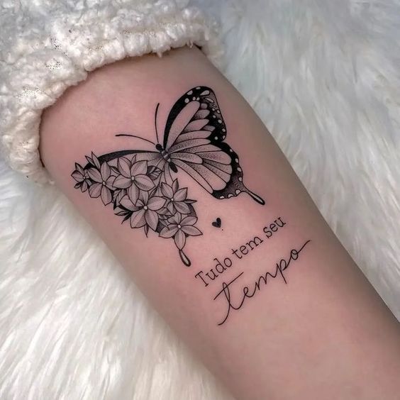 tatuagem feminina braço minimalista