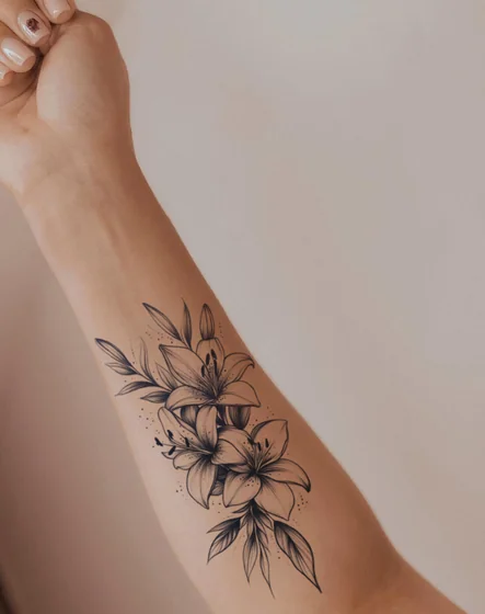 tatuagem de flor no antebraço feminino significado