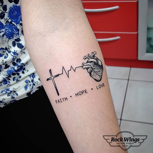 tatuagem feminina lótus antebraço