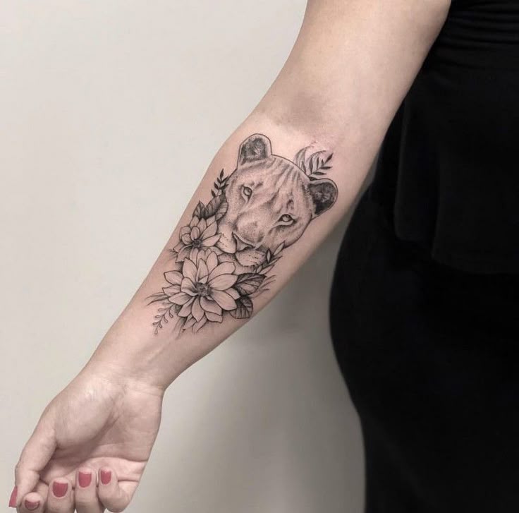 tatuagem feminina floral antebraço