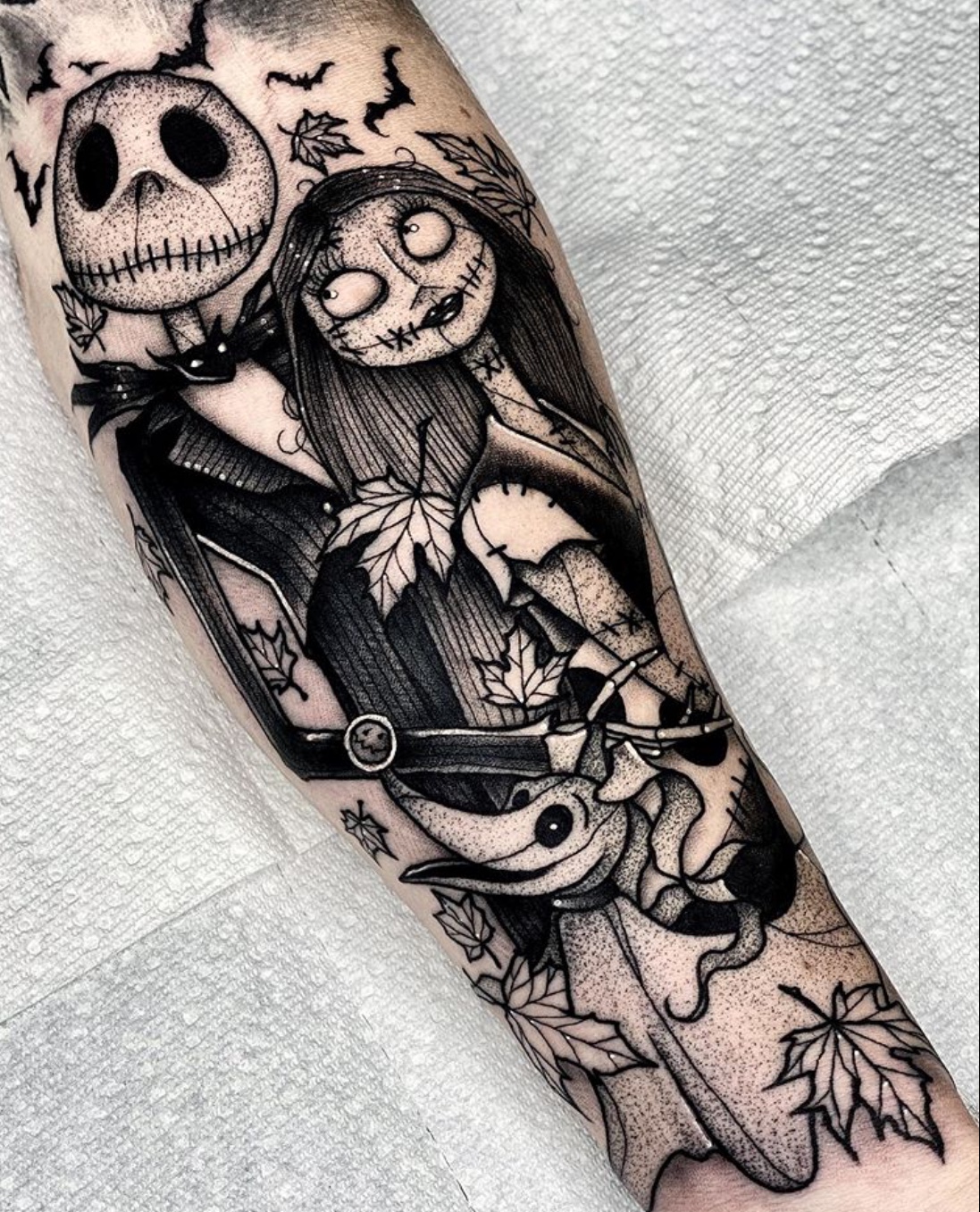 Além do Clássico: Estilos Dark e Gótico para Tatuagens de Halloween Duradouras