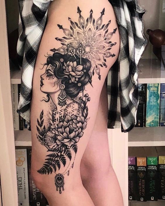 tatuagem de pássaro coxa feminina delicada