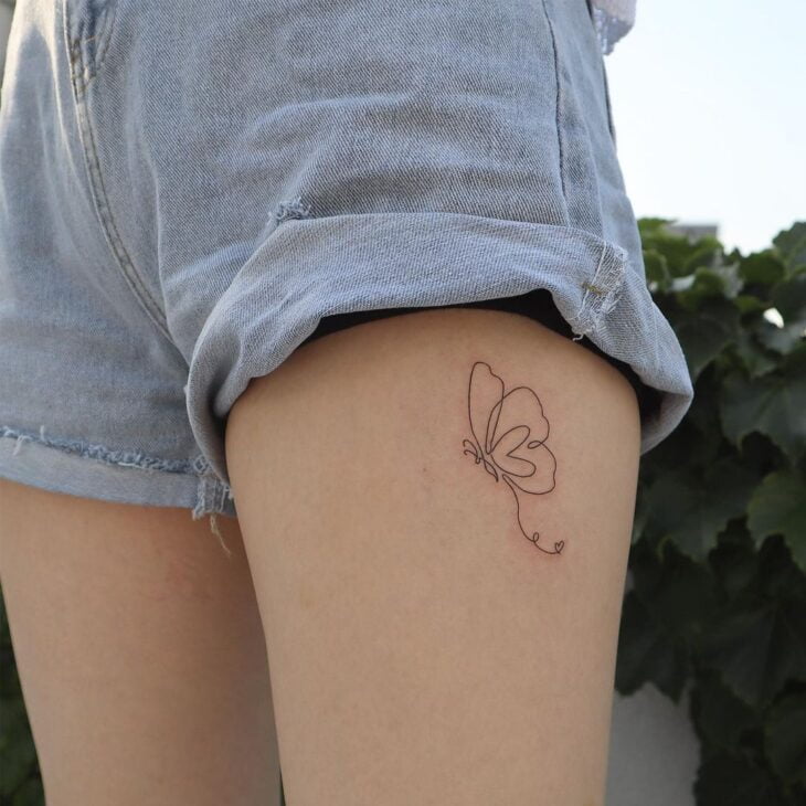 tatuagem minimalista coxa feminina