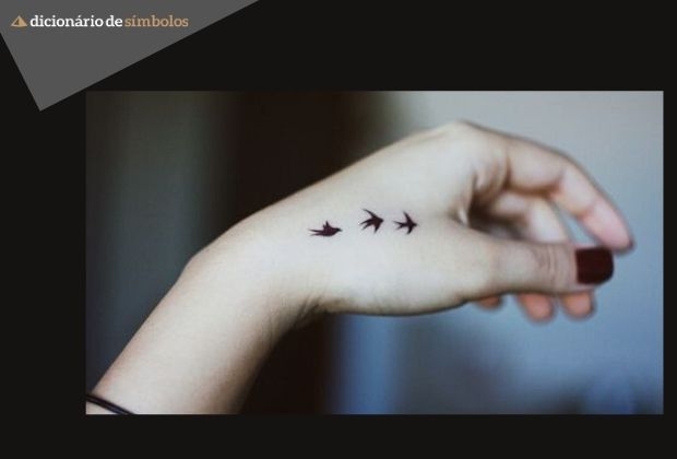 tatuagem fineline vs microtatuagem na mão feminina