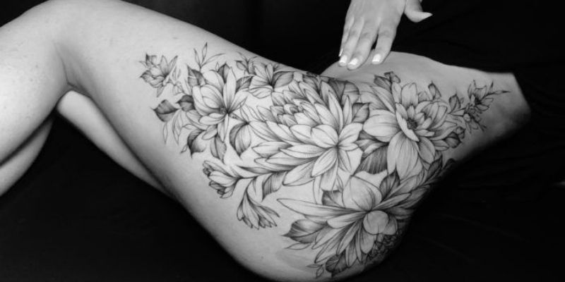 tatuagem minimalista na perna feminina