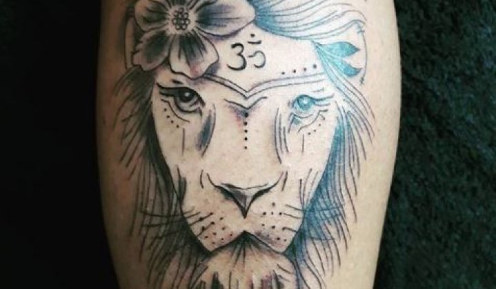 tatuagem na frente da perna feminina