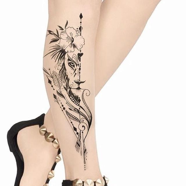 tatuagem de borboleta na perna feminina