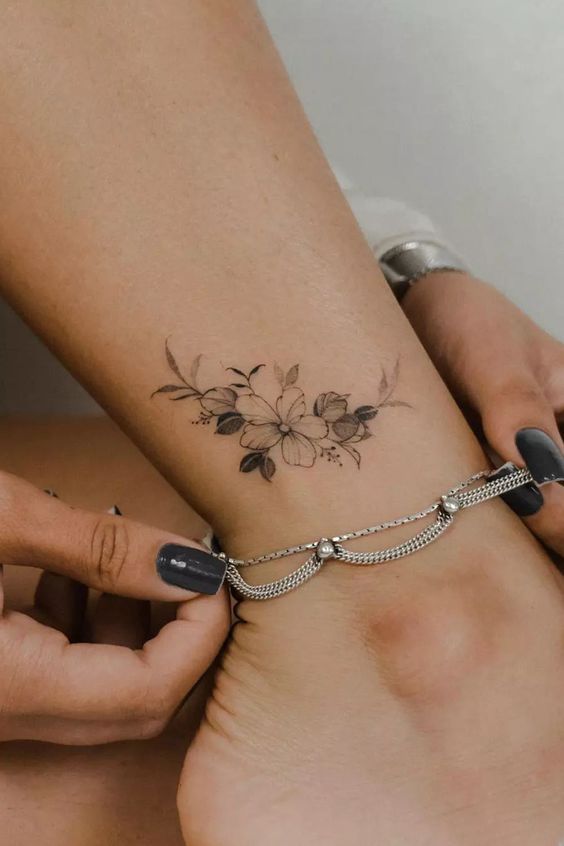 tatuagem de olho grego feminina para proteção