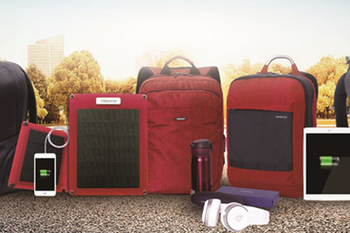 Tecnologia de painéis solares em mochilas de trilha
