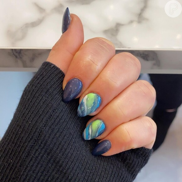 Diferença entre Pó Sereia e Pó Aurora: Qual Usar nas Suas Unhas?