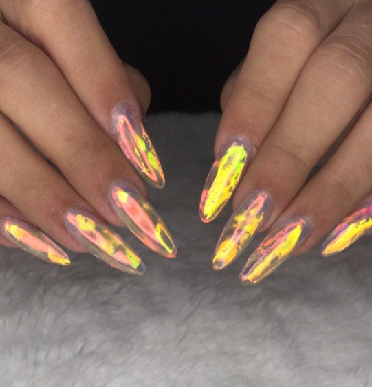 Tendência: unhas com efeito aurora boreal e como reproduzir em casa