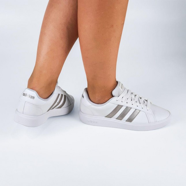 Adidas Samba OG feminino branco: Onde comprar e como combinar