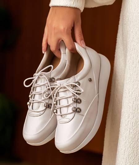 tênis casual feminino para usar com saia lápis