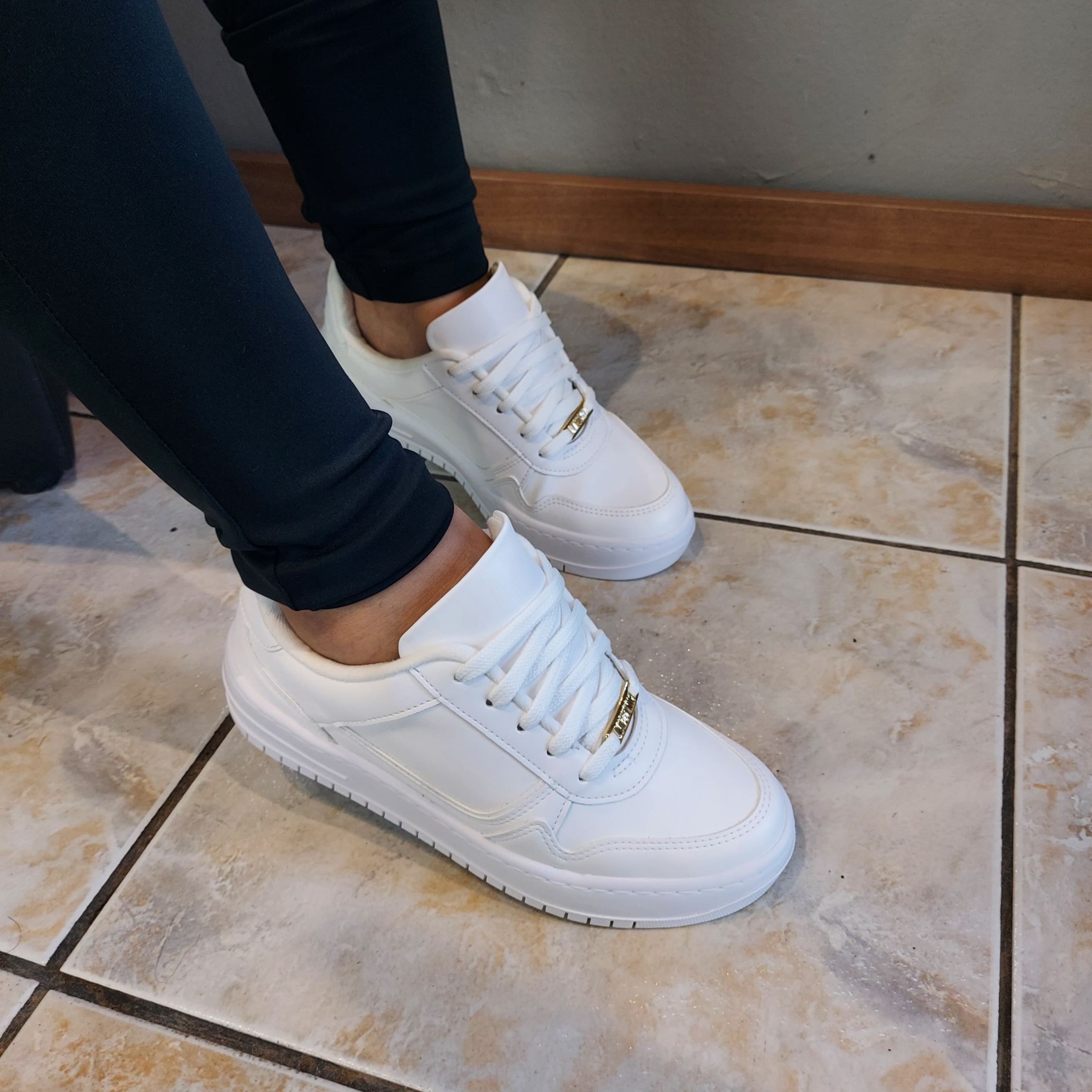 tênis casual feminino sola reta