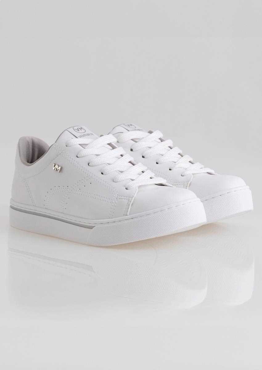 Tênis branco feminino com cadarço