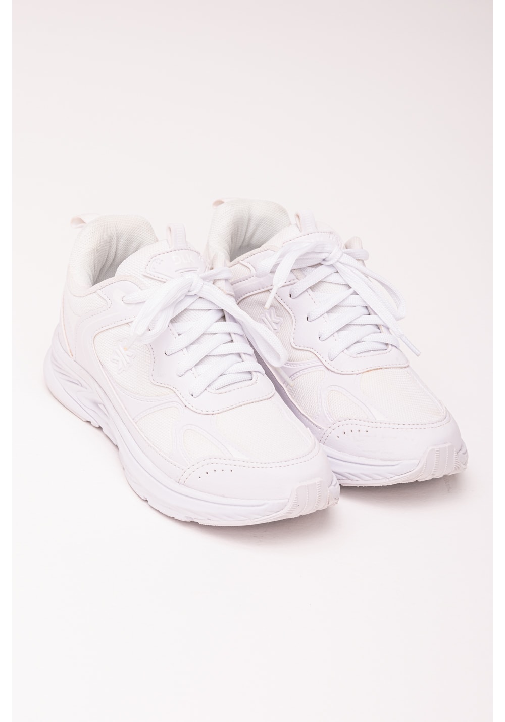 Tênis branco feminino com solado plataforma