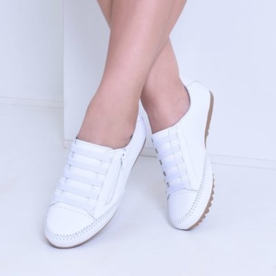 Tênis branco feminino com solado tratorado