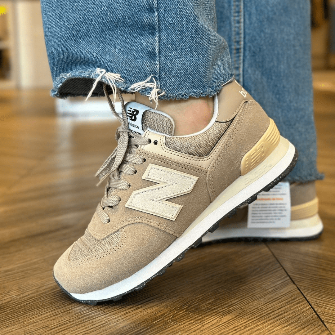 Inspiração de Looks: 10 Maneiras de Usar Seu Tênis Marrom Feminino