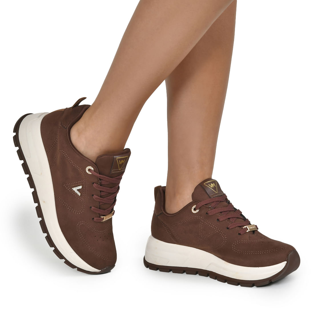 Inspiração de Looks: 10 Maneiras de Usar Seu Tênis Marrom Feminino