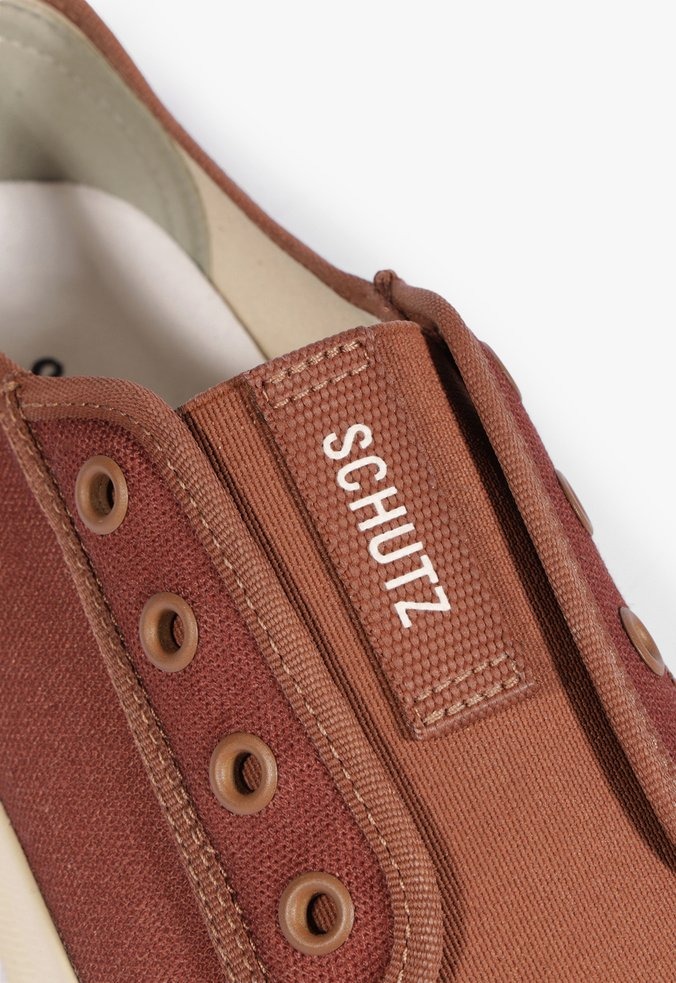 tenis marrom feminino