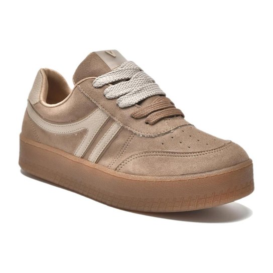 Tênis Marrom em Camurça vs. Couro: Qual o Melhor para o Seu Estilo?