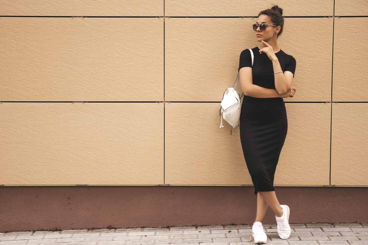 tendência vestido com tênis