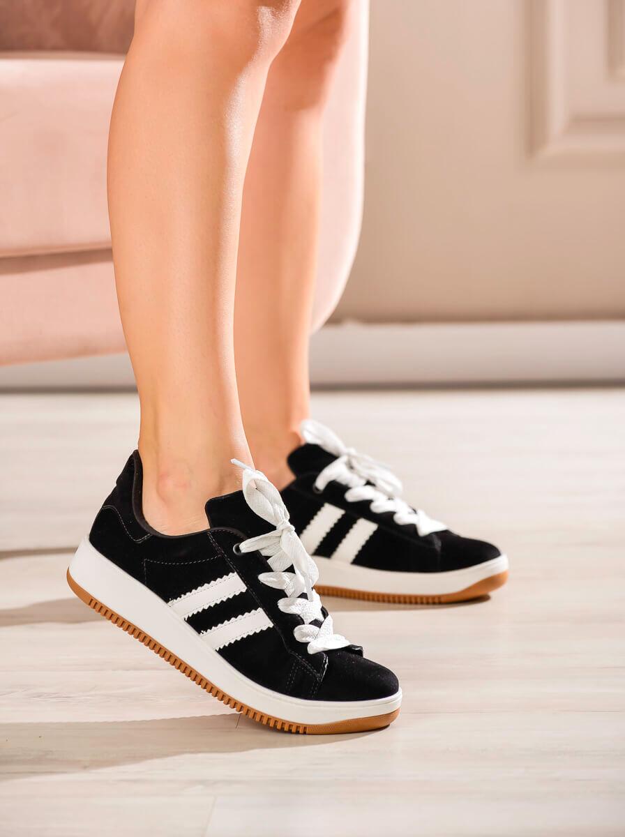 tênis preto e branco feminino