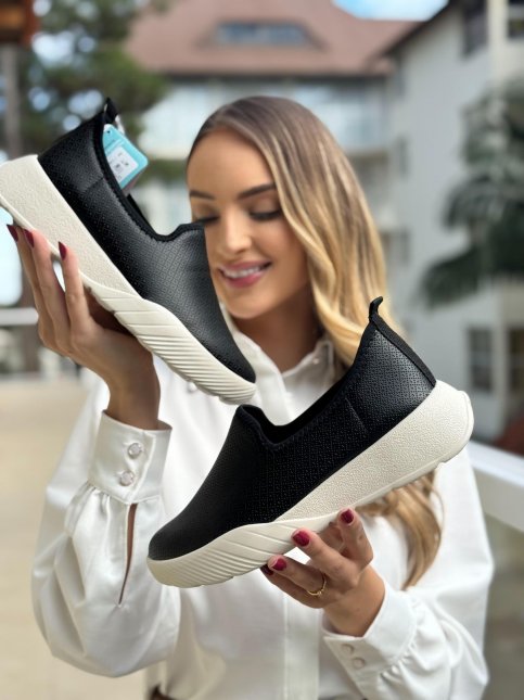 Tênis slip on feminino calce fácil