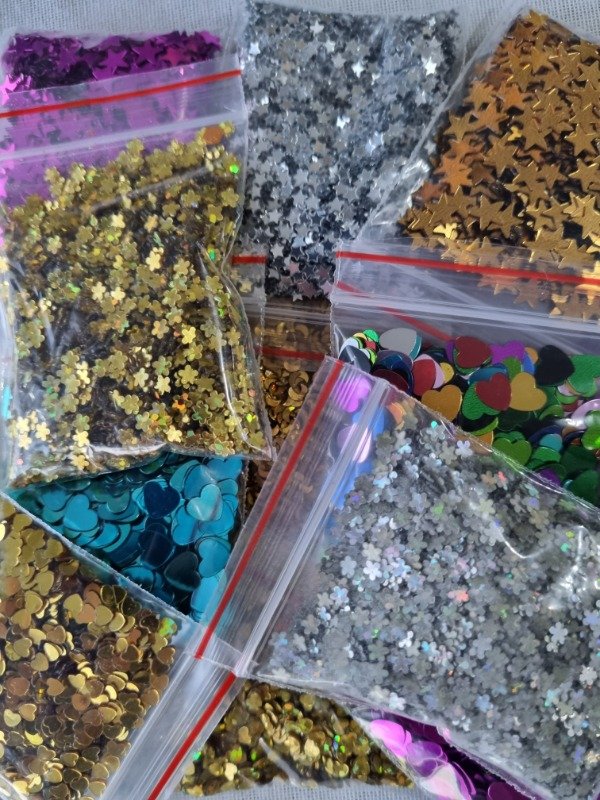 Glitter Convencional vs. Biodegradável: Impactos e Diferenças