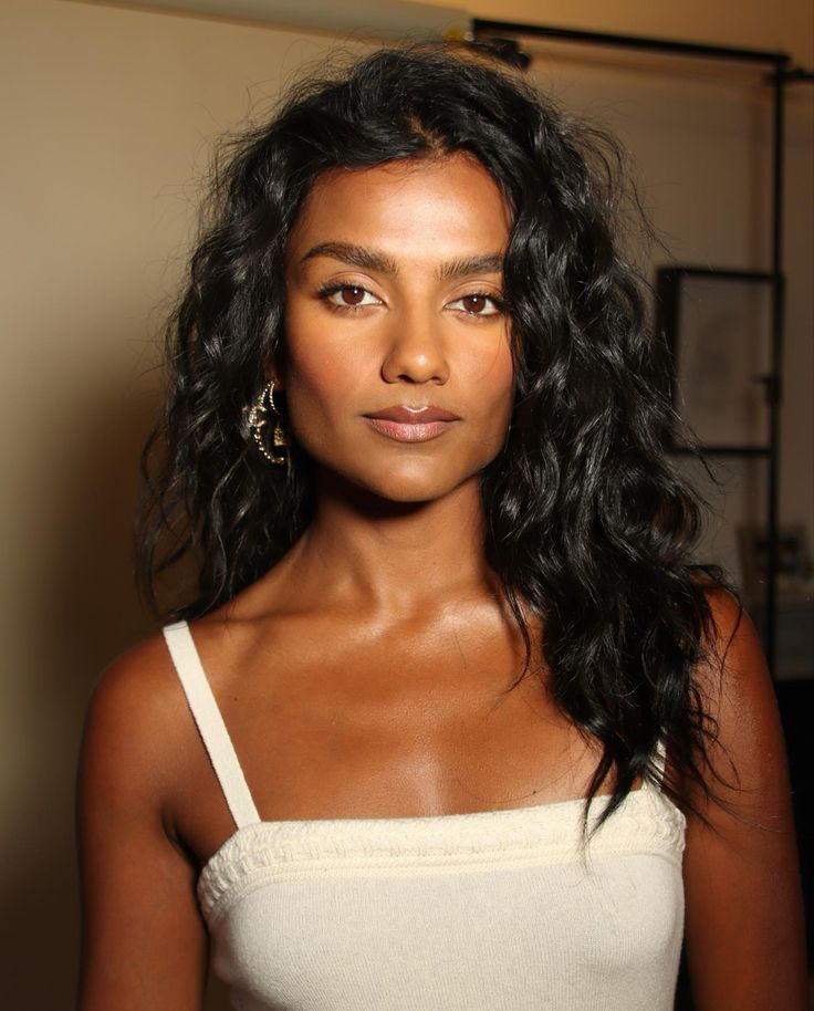 como usar maquiagem para afinar rosto quadrado