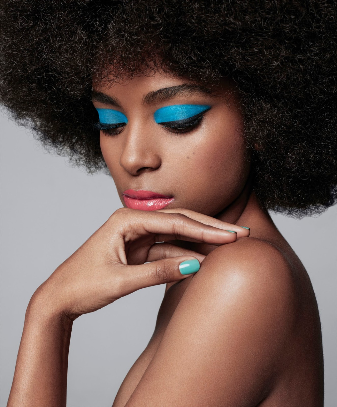 Como Usar Face Charts para Testar Looks de Maquiagem Artística