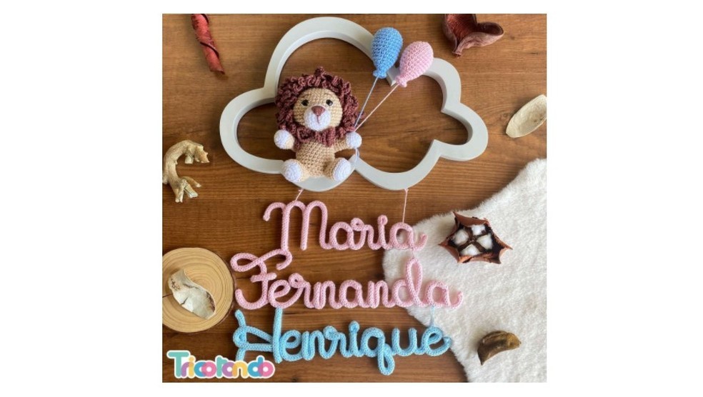 um enfeite de porta de maternidade