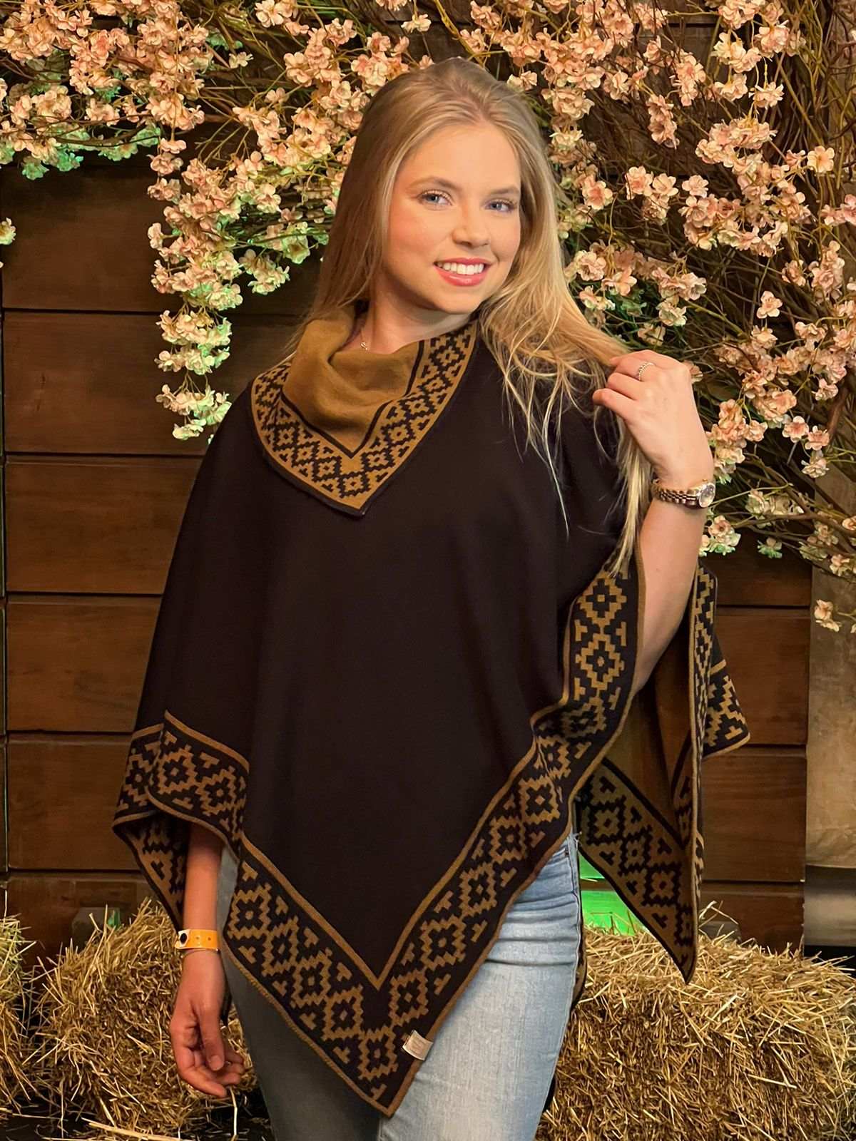 Poncho de Lã de Alpaca vs. Cashmere: Qual o Melhor para Você?