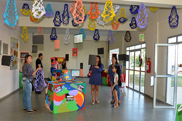 Além da Tela: Os Benefícios Ocultos da Arte para o Desenvolvimento Infantil