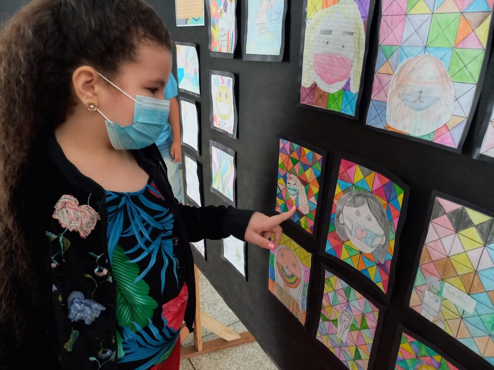 Transforme o Espaço Escolar: Ideias de Montagem para Exposições de Sucesso