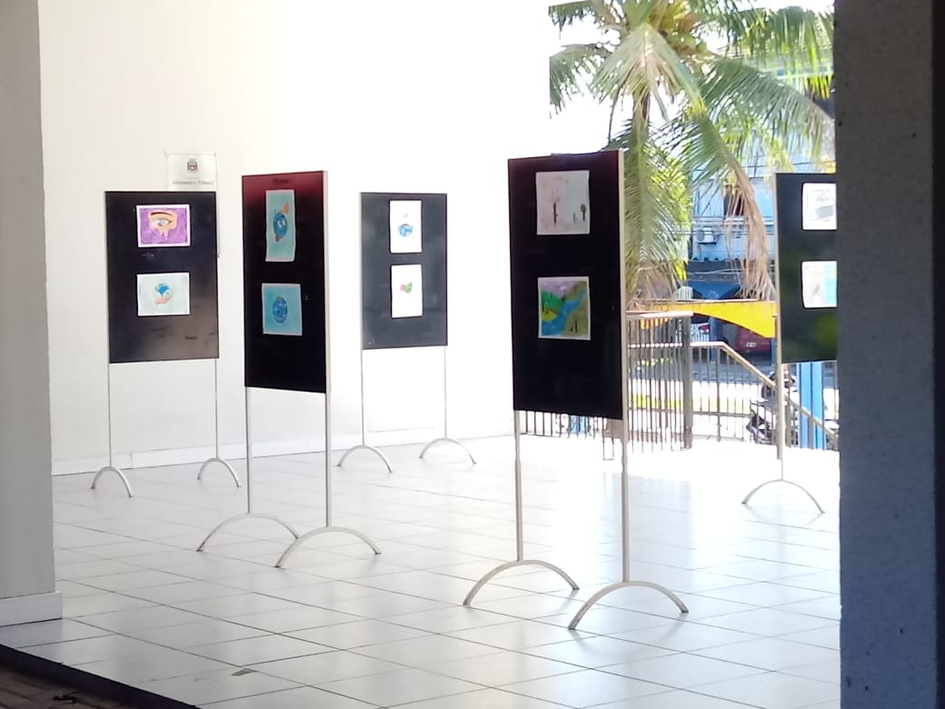 Transforme o Espaço Escolar: Ideias de Montagem para Exposições de Sucesso