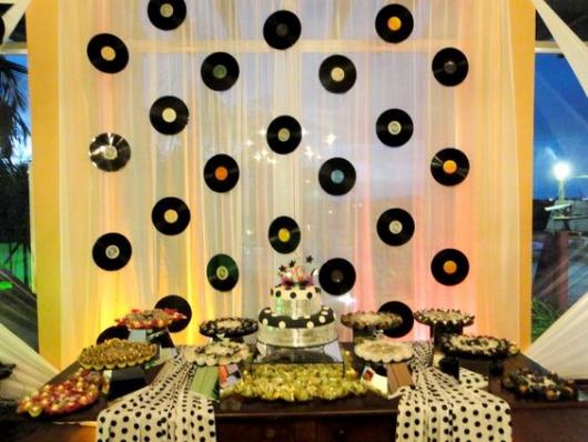 Decoração DIY: Transforme sua festa com o espírito dos anos 60