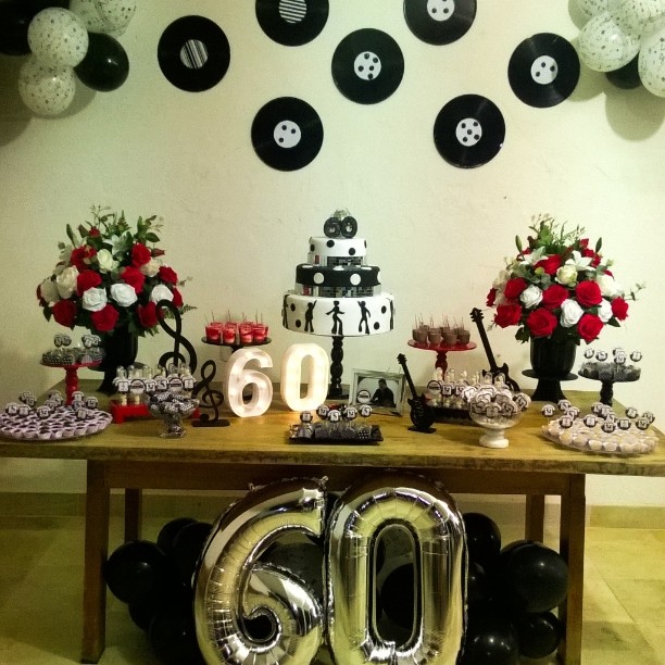 Dicas de moda e estilo para arrasar na sua festa a caráter dos anos 60