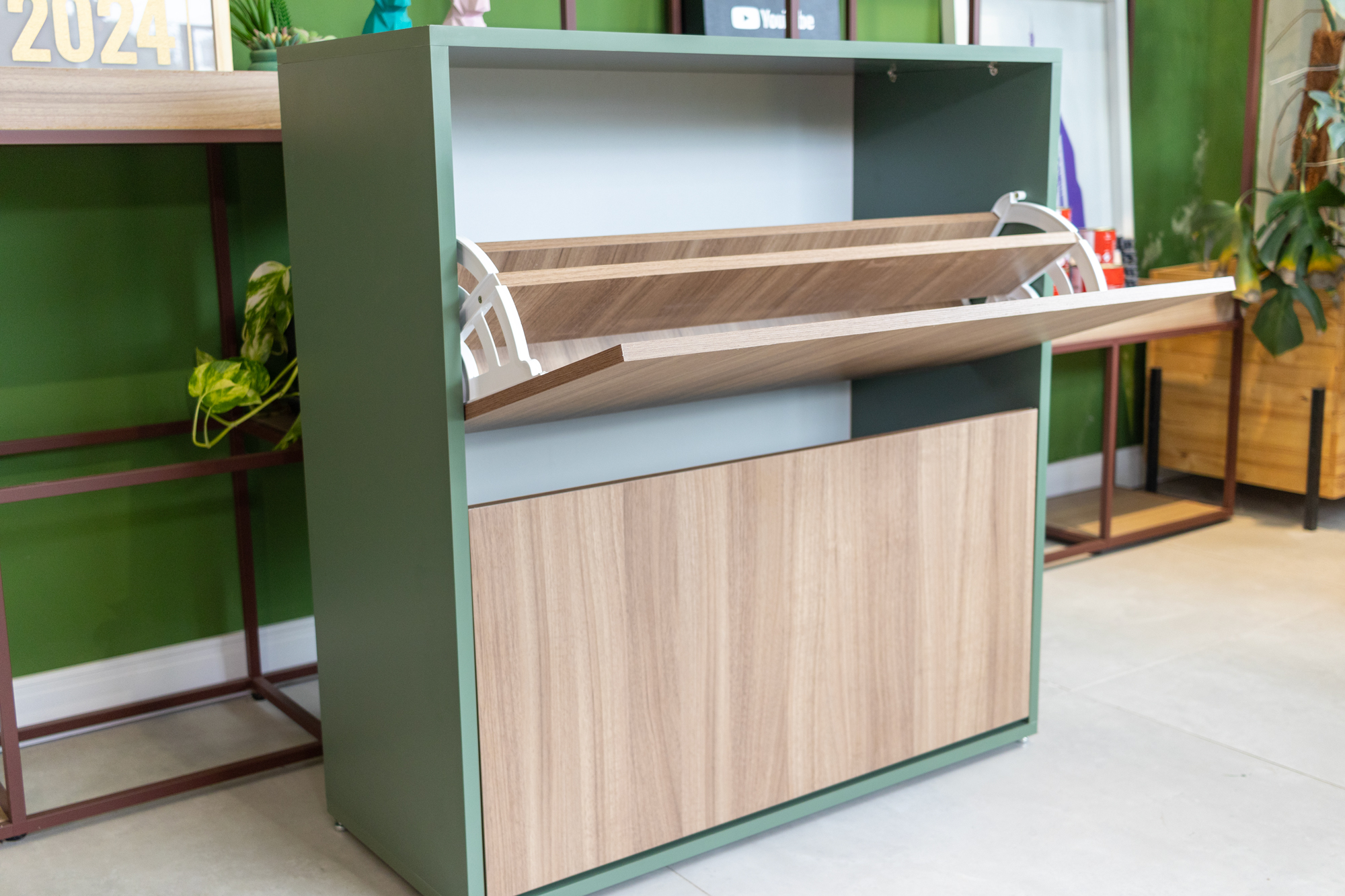 uma sapateira de mdf