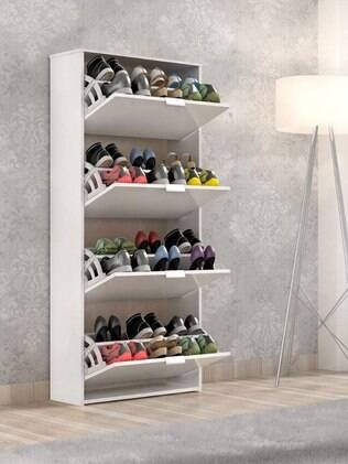 uma sapateira de mdf