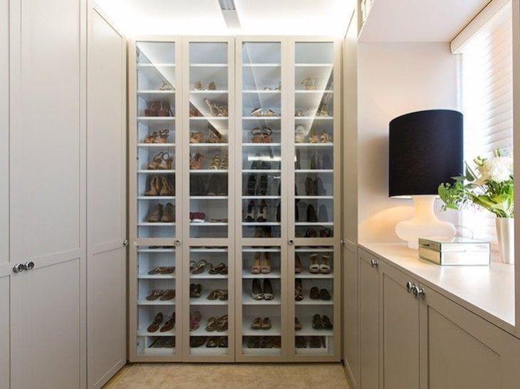 uma sapateira de mdf