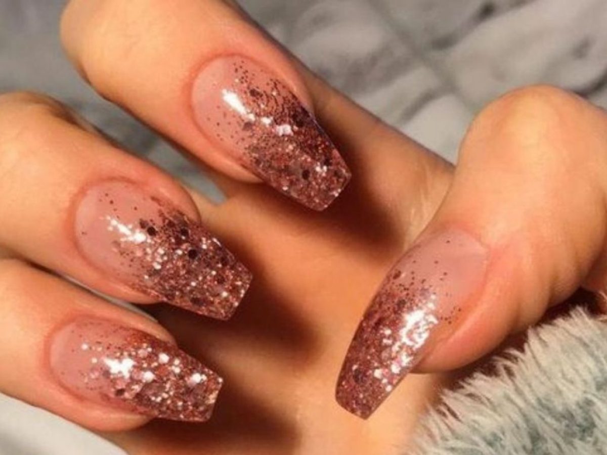 Remoção de Esmalte com Glitter: Dicas e Truques para Proteger Suas Unhas