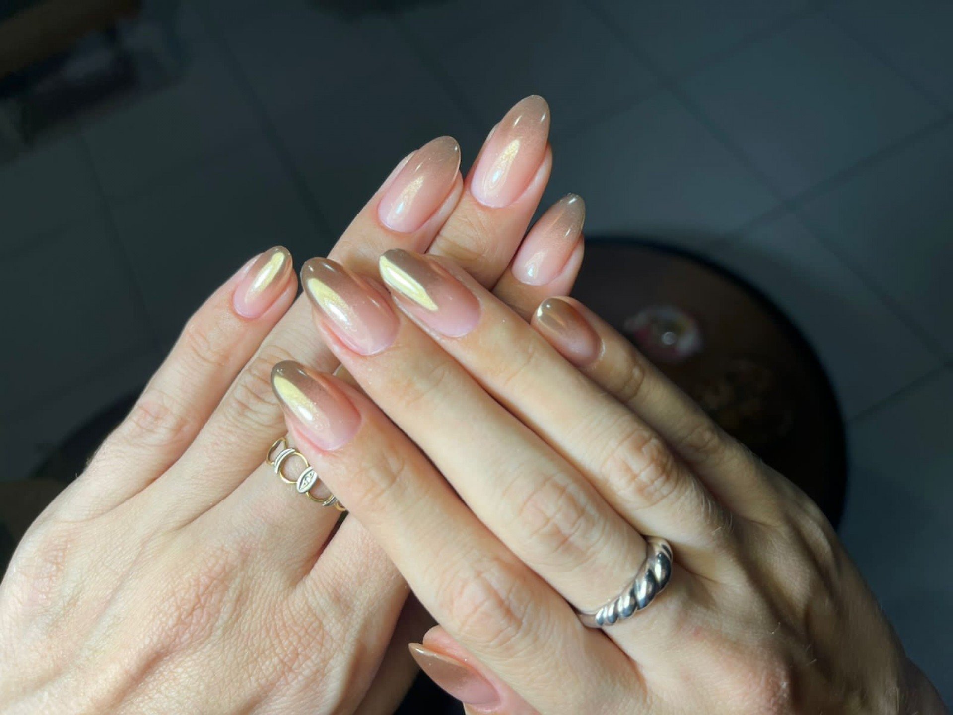 Guia completo: Banho de gel vs. Alongamento de unhas natural