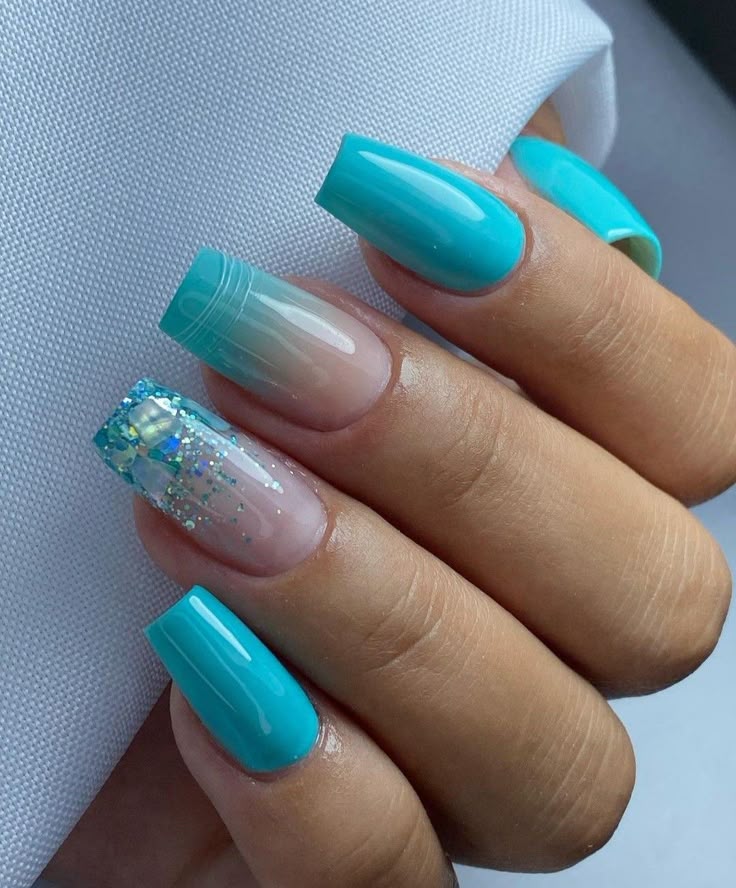 unha decorada azul bebê