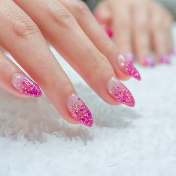 unha em gel cores cereja