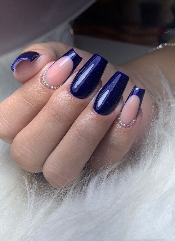 unha em gel formato amendoada