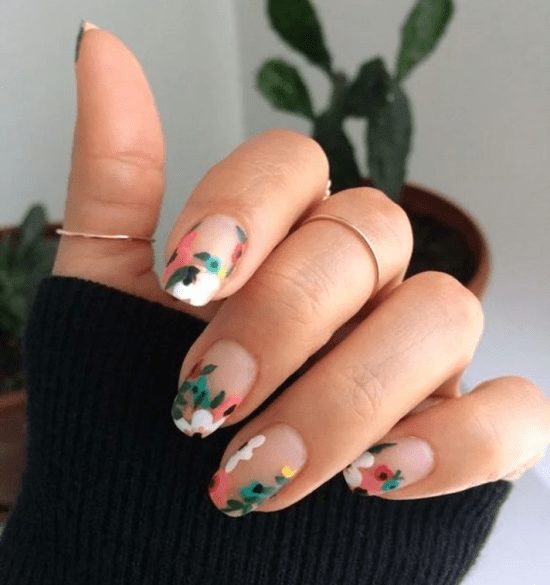 unhas transparentes com flores secas passo a passo