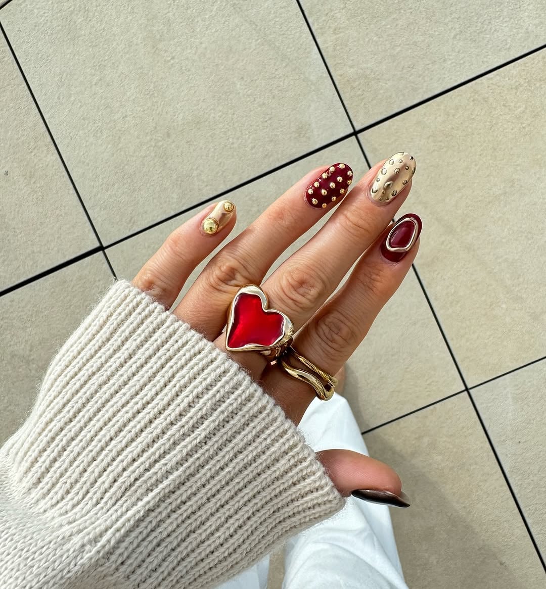 unha decorada vermelha escura vs bordô