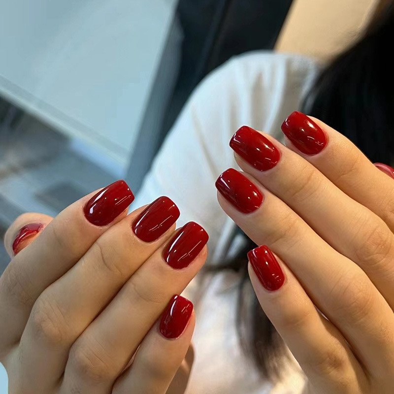Unhas em gel vermelhas bailarina